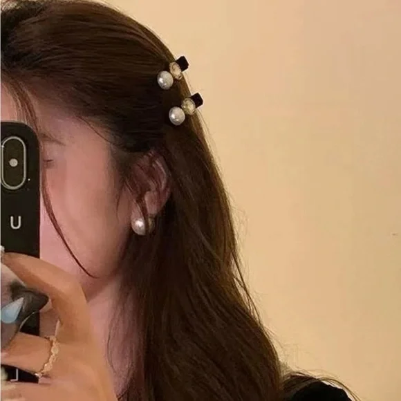 2pcs Women black / White Faux Pearl Decor Hair Clips - Picture 4 of 6